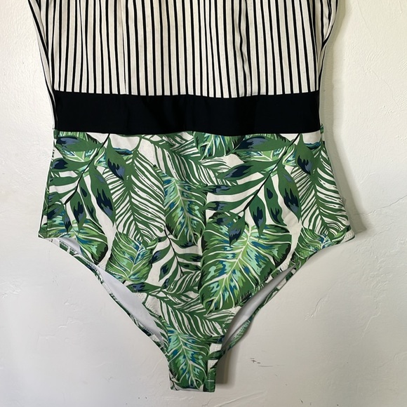 Cupshe Black Strip and Green Leaf One Piece Women Swimsuit Size M - Picture 3 of 11